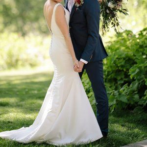 Elegant Wedding Dress, Simple and Sophisticated!